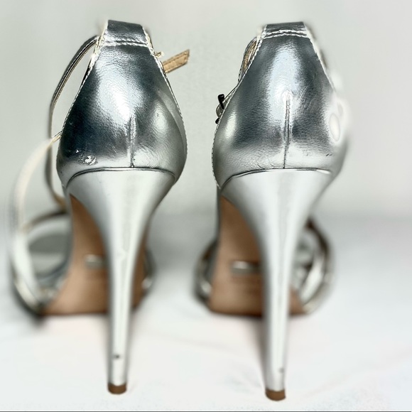 Badgley Mischka Lillian Strappy Ankle Strap Sandals Silver Metallic Leather 7M - Picture 5 of 15